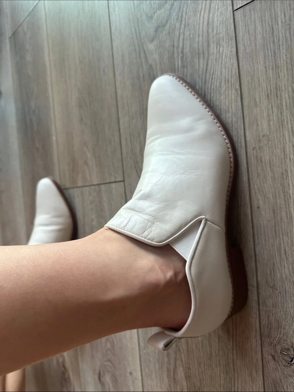 Pour La Victoire Leather Dress Shoes in White